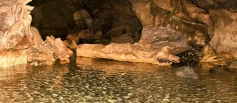 غار آبی دهچال در عباس آباد 87455210255