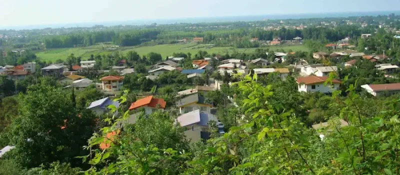 خانه های مسکونی در میان درختان سرسبز روستای یالبندان 47567865873